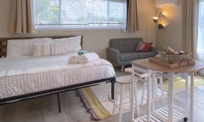 Arden-Arcade Casa | Charming Private Studio near the river