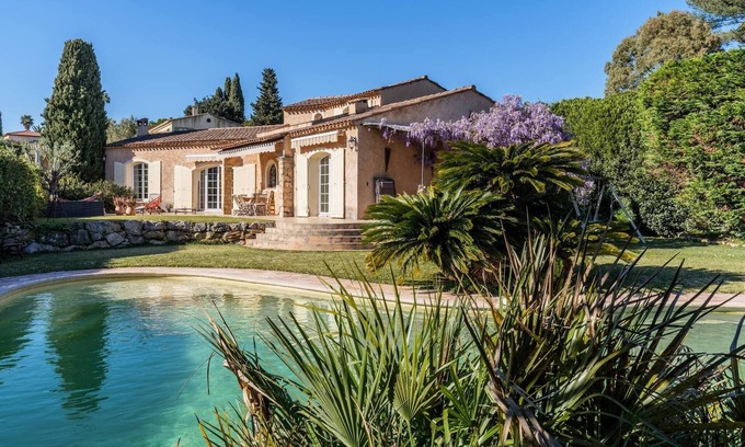 Antibes Chalet De Esquí | Charming provençal family house with swimming pool