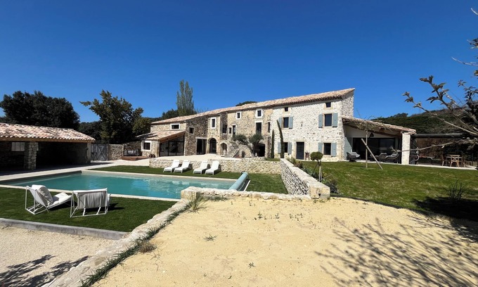 Valaurie Otro | Charming Provencal farmhouse with swimming pool near the Château de Grignan