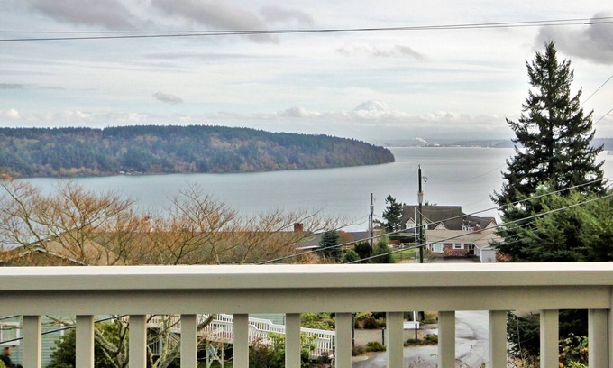 Gig Harbor Casa | Puget Sound / Mt Rainier View House; 3BR 2. 5BA con playa privada y lanzamiento de embarcaciones / muelle