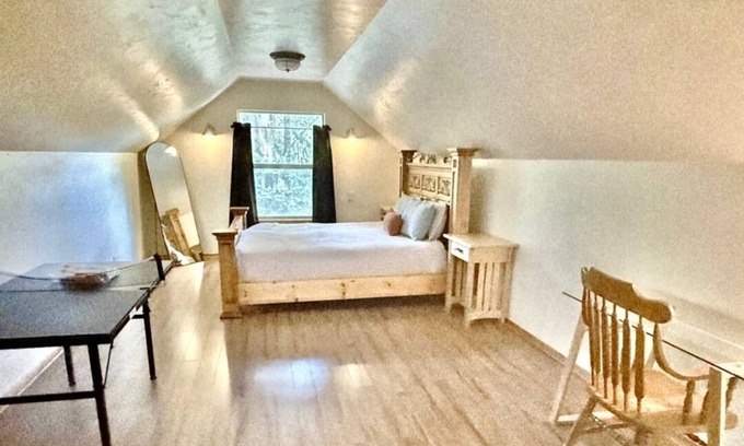 Port Orford Cabaña | Charming Quiet custom cottage!nPing Pong, Ninja Warrior setup!nFirepit, orchard!