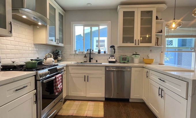 Oakland Casa | CHARMING & QUIET ONE BEDROOM / ONE OFFICE OAKLAND CRAFTSMEN HOME