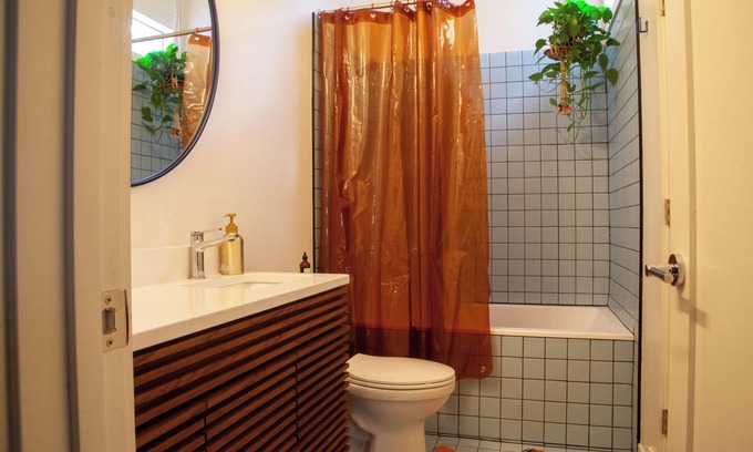 Schnitzelburg Casa | Charming Quiet Urban Retreat Near Restaurants and Bars in Germantown