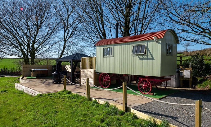Stoke Rivers Cabina | Charming quirky couple and dog friendly countryside bolt hole, with private hot tub and communal gam