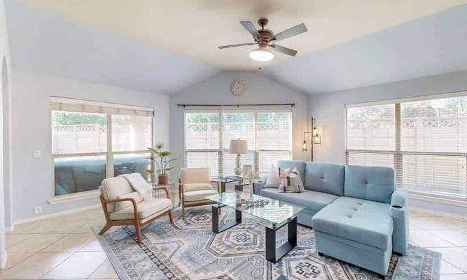 North Richland Hills Casa | Charming Retreat with Modern Comforts