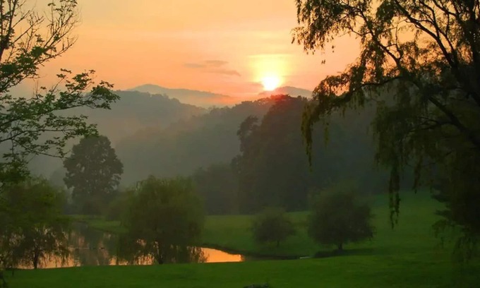 Suches Casa | Charming Farmhouse Voted most Beautiful & Peaceful Places in the Eastern U.S