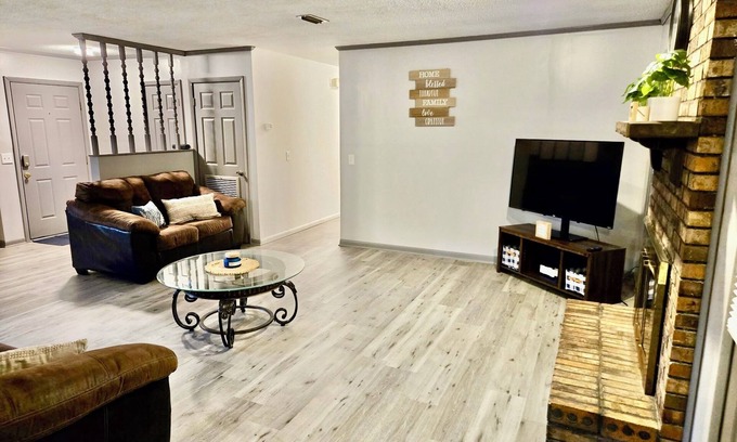 Enterprise Casa | Charming, recently renovated 3 BR house in a quiet neighborhood in Enterprise!