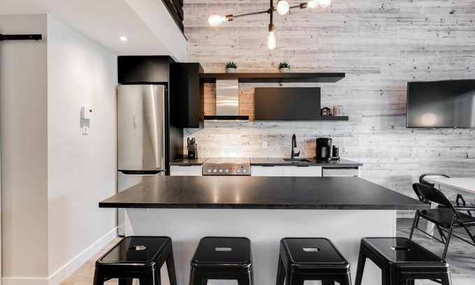 Mont-Tremblant Village Apartamento | Charming redesigned condo-10 Minutes from Mountain