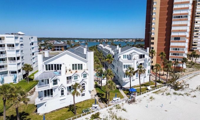 Redington Shores Casa | Charming Redington Shores 2-bedroom 2.5- bath beach front townhome with garage.