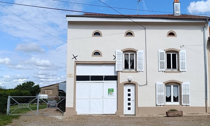 Harbouey Cabaña | Gîte de charme avec jardin, près des lacs et des sentiers de randonnée, idéale pour famille et animaux.