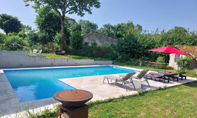 Lacour Cama Y Desayuno | Charming renovated farmhouse with large pool
