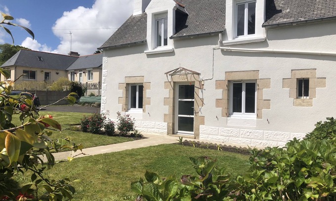 Lezardrieux Casa | Charming renovated Breton house with enclosed garden close to the sea WIFI