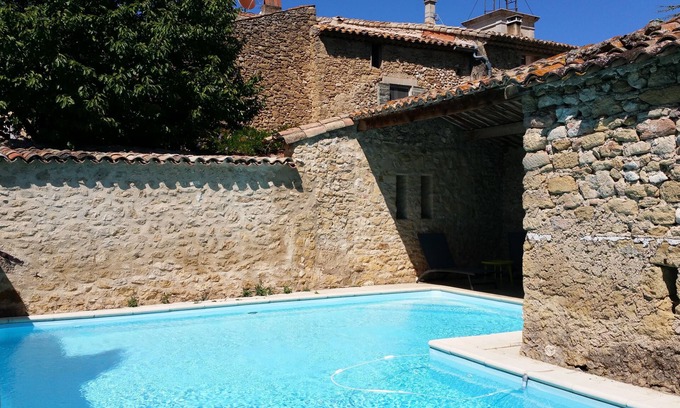 Puyvert Casa | Encantador redil a pocos minutos de Lourmarin con piscina y aire acondicionado.