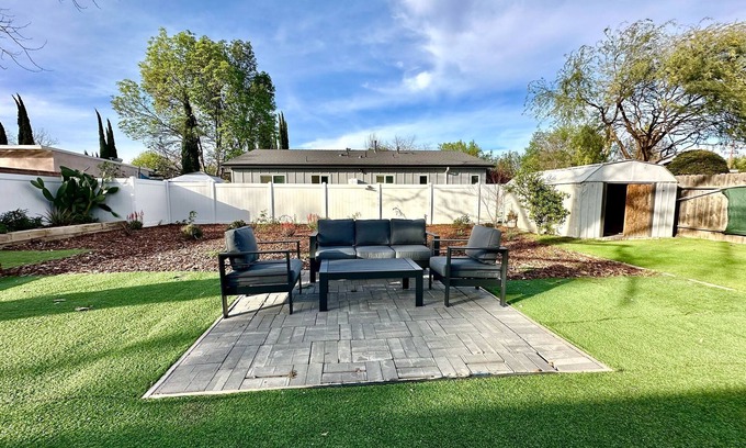 Reseda Casa | Charming Renovated Home w/ Big Yard