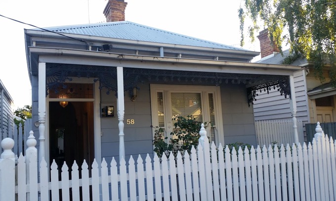 Prahran Cabaña | Charming renovated Victorian cottage close to everything!