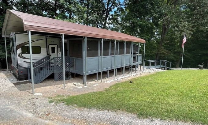 Rocky Top Casa | Charming rental in Rocky Top, TN-walking distance to Norris lake and marina!