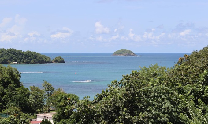 Tartane Apartamento | Alquiler con encanto en Trinidad con vistas al mar ya la piscina.