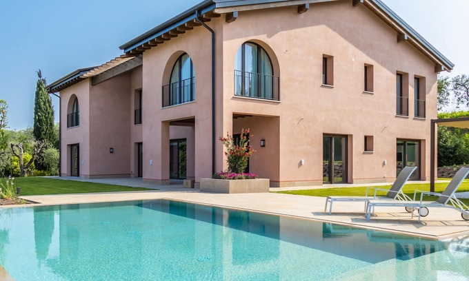 Montioni Villa | Villa de lujo con magníficas vistas al lago de Garda, parque y piscina privada
