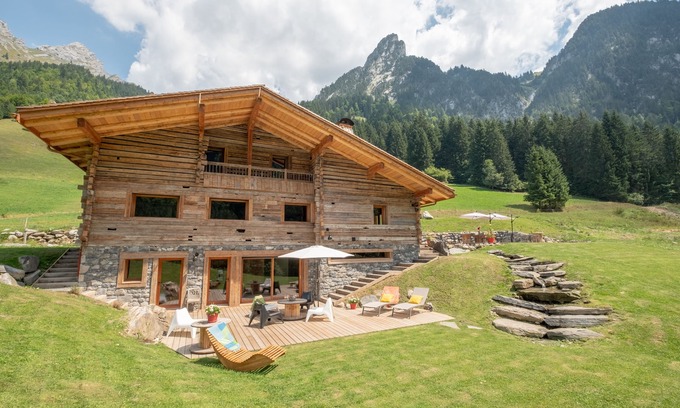 Manigod Chalet De Esquí | Alquiler con encanto con piscina y sauna