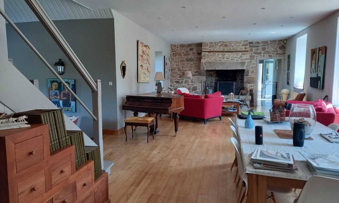 Penvenan Casa | Charming residence in a floral park.