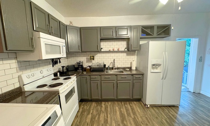 NoDa Casa | Convenient & Colorful Cozy Getaway