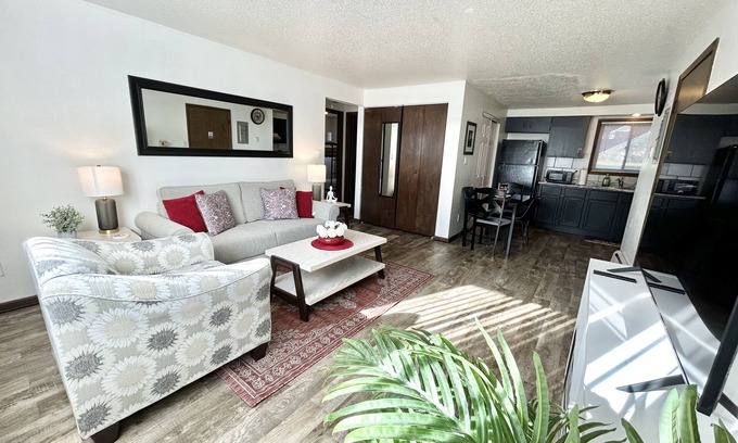 Marion Apartamento | Encantador Refugio en Marion, Iowa. 🏡✨