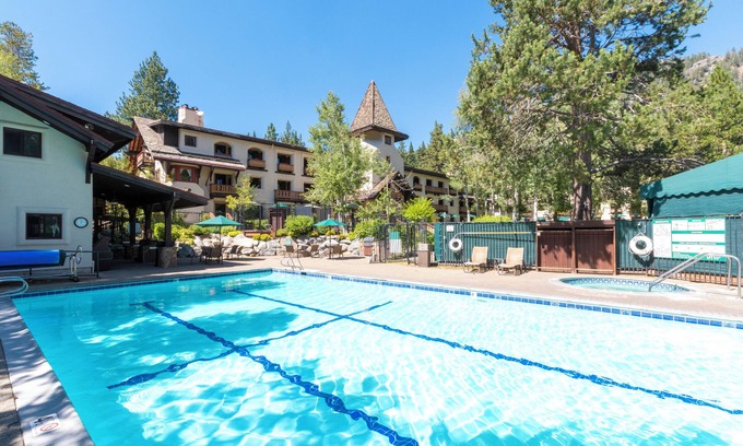 Olympic Valley Hotel | Charming Retreat in Any Season w/Balcony and Kitchen