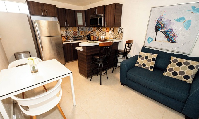 Bucana Apartamento | Apartamento remodelado con patio y lavadero.
