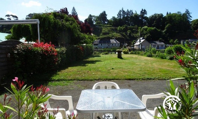 Saint-Sulpice Cabaña | Casa rural junto al río Mayenne con terraza, jardín y cerca de actividades de ocio
