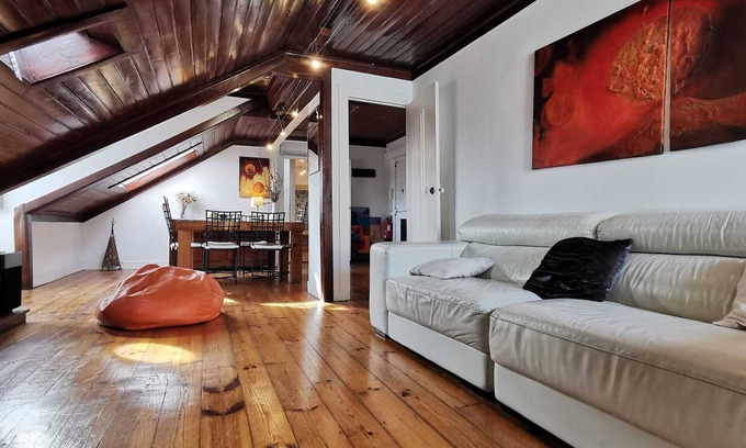 Misericordia Apartamento | Charming River View Loft