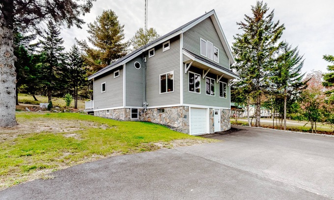 Rockwood Casa | Charming riverfront home with mountain views & private dock