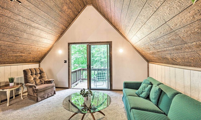 Roan Mountain Cabina | Charming Roan Mtn Cabin Across from Creek!