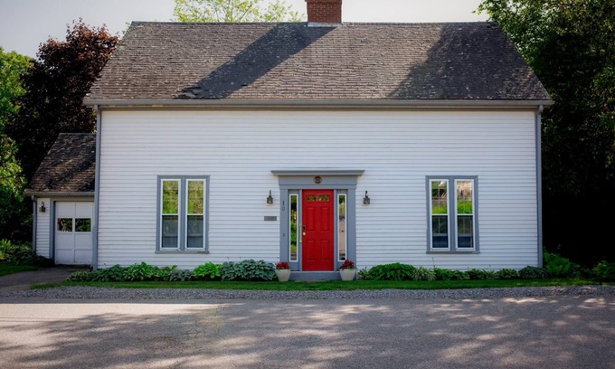 Rockport Casa | Charming Rockport, Maine 3BR – Walk to Picturesque Harbor & Downtown