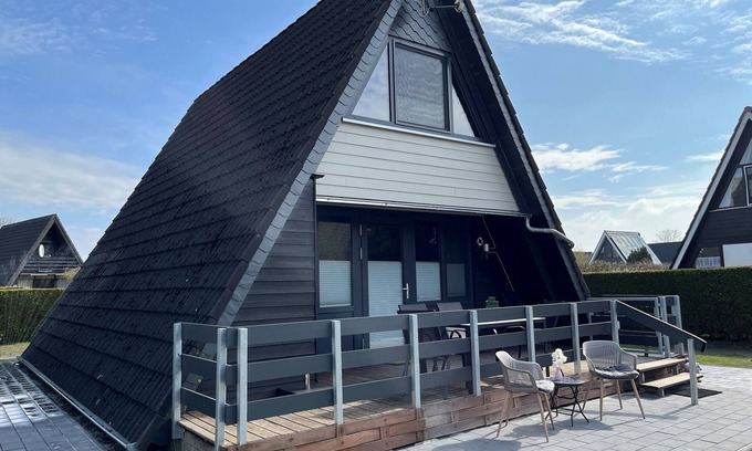 Fedderwardersiel Casa | Charming roof-only house for up to 6 people in Fedderwardersiel. Deichnah.