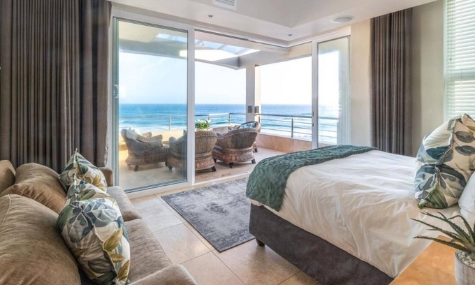 Herolds Bay Casa | Charming Room in a Seafront Villa With its own Kitchen and Lounge