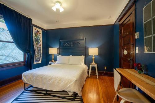 Broadway Casa | Charming Room in Capitol Hill - Foxglove Inn Rm 3