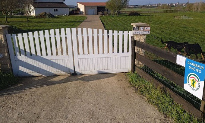 Lantefontaine Cama Y Desayuno | Casa Rural Tranquila con 5 Hectáreas Cerca de Briey y Longuyon