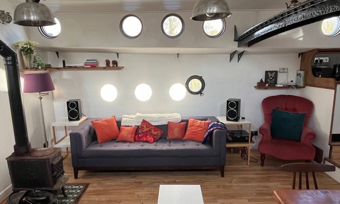 Bray Apartamento | Encantadora casa flotante rústica en Bray Marina