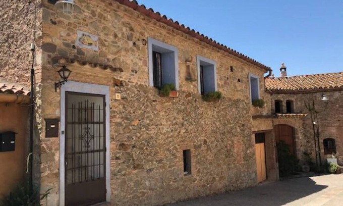 La Tallada d'Emporda Apartamento | Charming studio in welcoming La Tallada d'Empordà with AC, WiFi