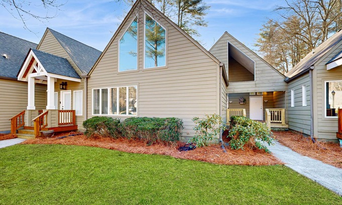 Sapphire Apartamento | Charming Sapphire, NC Condo: Cozy, Dog-Friendly, Pool, Golf Course, & More