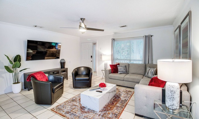 Savannah Casa | Charming Savannah Vacation Rental w/ Game Room!