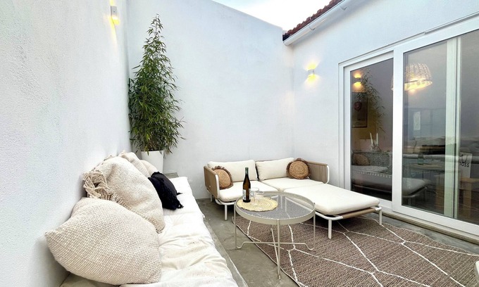 Sao Martinho Casa | Charming Scandi-inspired cottage with terrace and rooftop / 30 min to Comporta.