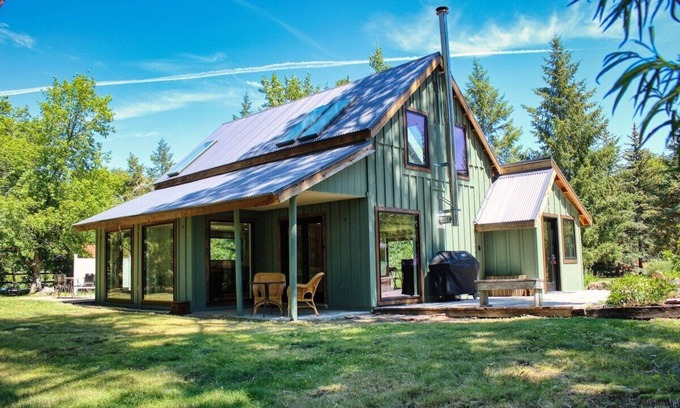 Hailey Casa | Charming Scandinavian Modern Riverfront Fishhouse