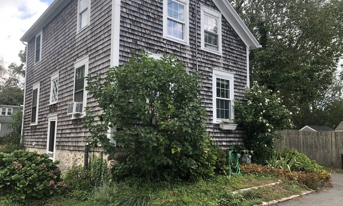 Dartmouth Casa | Charming Seashell Cottage rental in the Heart of Padanaram Village!