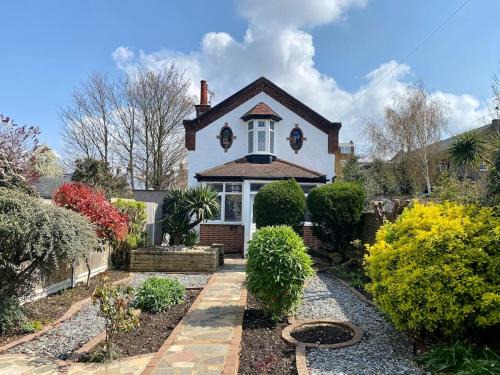 Leigh-on-Sea Casa | Charming Seaside Cottage in Leigh-on-Sea