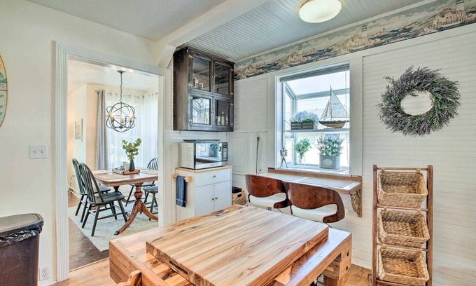 Pacific County Cabaña | Charming Seaview Home w/ BBQ, Deck & Fire Pit