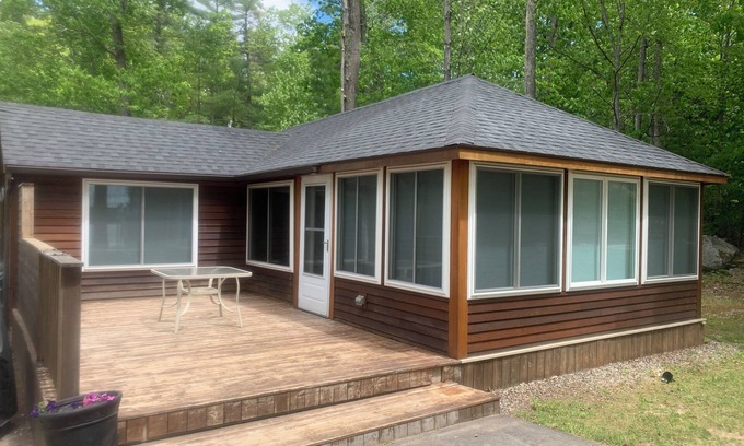 Windham Cabina | Charming Sebago Lake 3-bedroom cabin with lake access, WiFi and AC in Windham