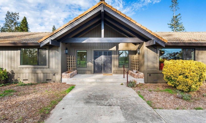 Santa Rosa Casa | Charming Sebastopol Flower Farm Stay