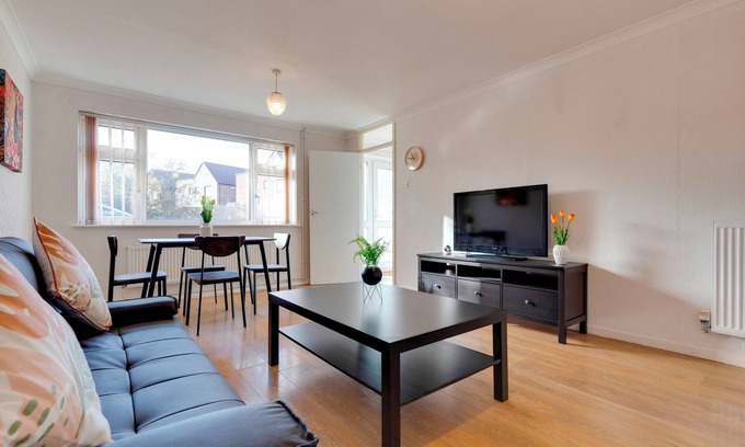 Arbury Casa | Charming Semi-attached bungalow with free parking | Pass the Keys