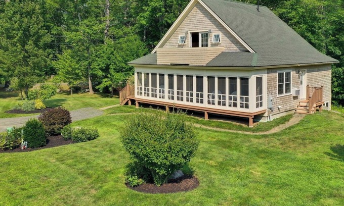 Edgecomb Cabaña | Charming Sheepscot Overlook Cottage